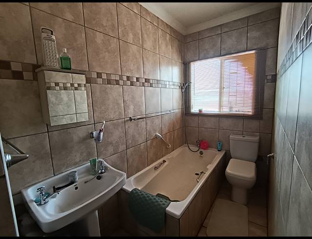 3 BEDROOM DUPLEX FOR SALE IN BRACKENHURST